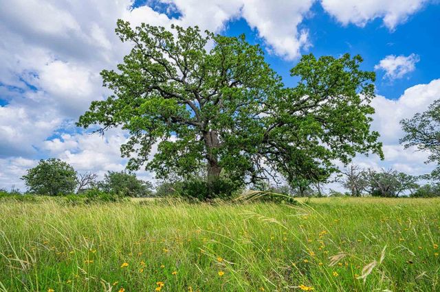 8 Cypress Creek Rd, Comfort, TX 78013