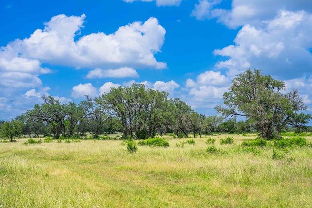 8 Cypress Creek Rd, Comfort, TX 78013