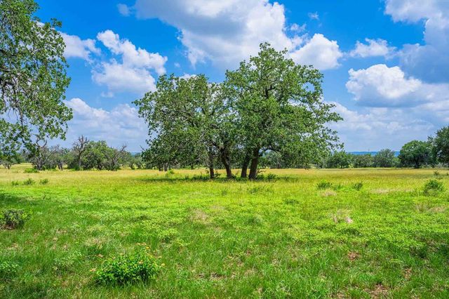 8 Cypress Creek Rd, Comfort, TX 78013