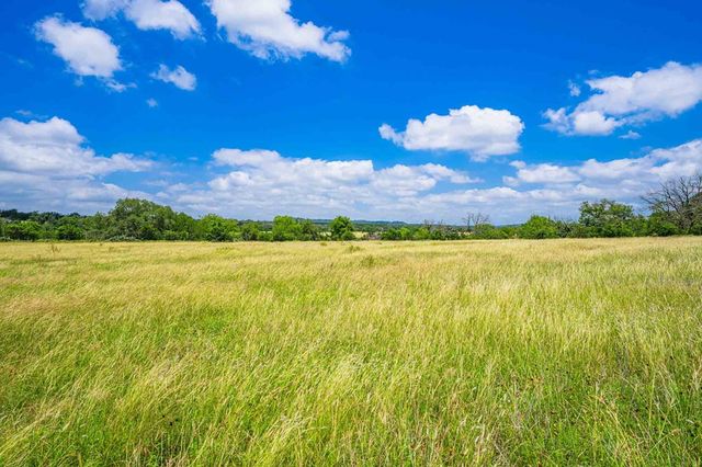 8 Cypress Creek Rd, Comfort, TX 78013