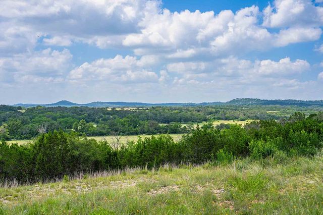 8 Cypress Creek Rd, Comfort, TX 78013