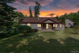 2431 Porter Road, White Lake, MI 48383