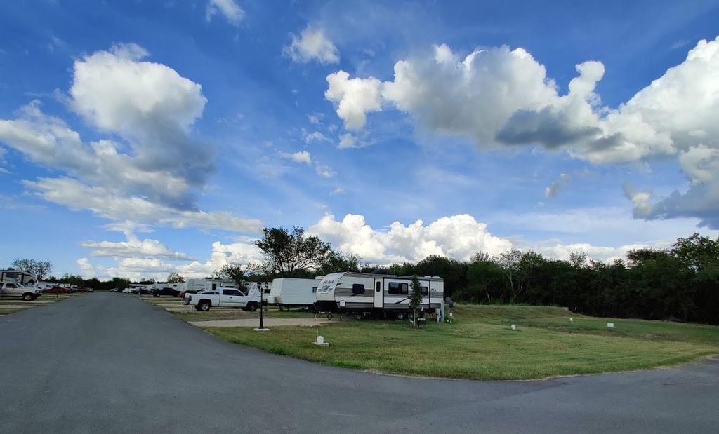 2750 Fm-812, Del Valle, TX 78617