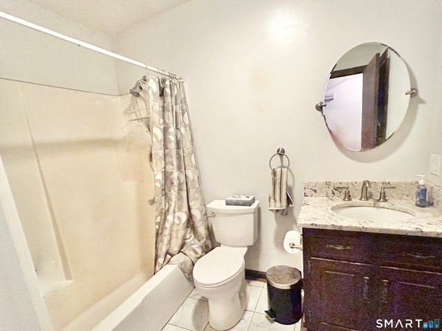 5 Davis Road, Oxford, CT 06478