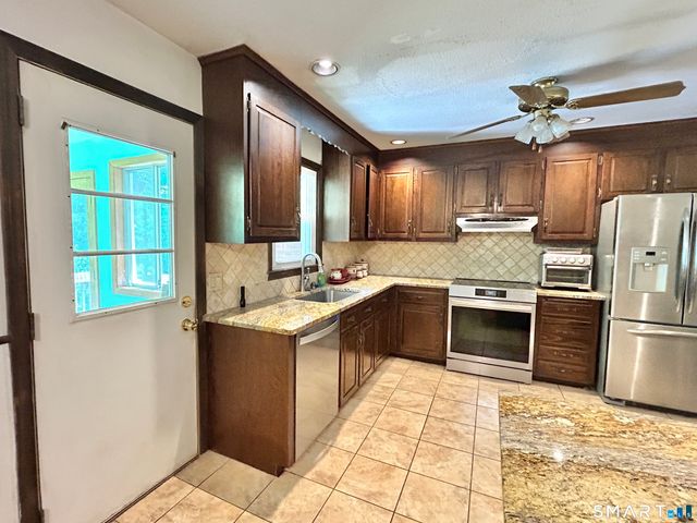 5 Davis Road, Oxford, CT 06478