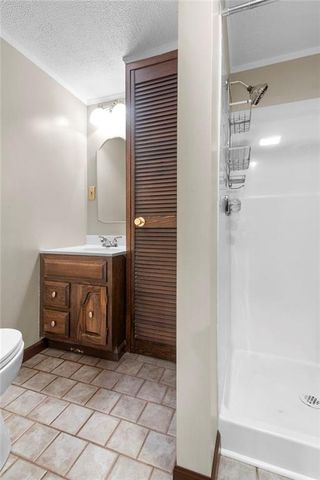 13021 W 102nd Terrace, Lenexa, KS 66215