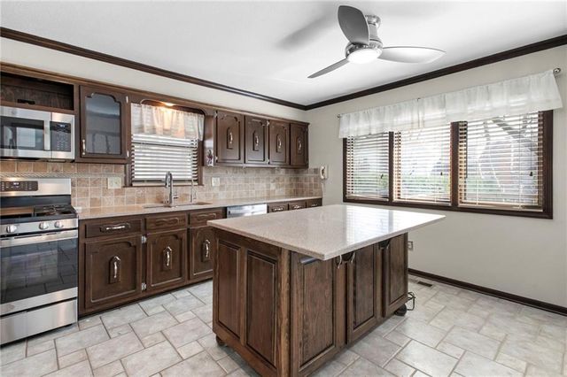 13021 W 102nd Terrace, Lenexa, KS 66215