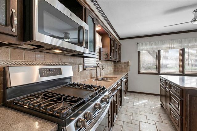 13021 W 102nd Terrace, Lenexa, KS 66215