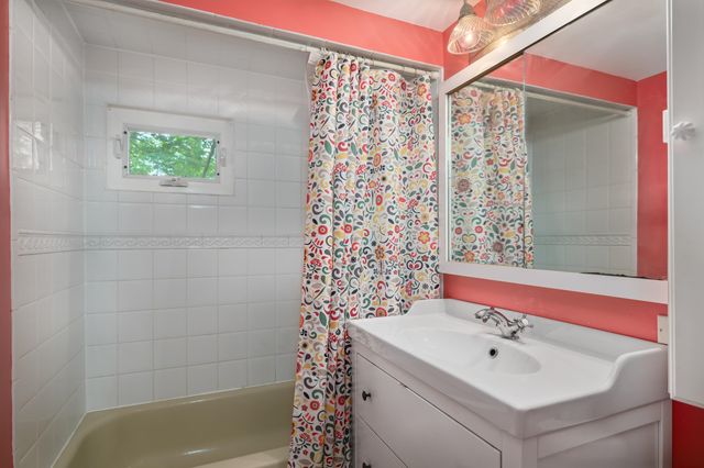 2 Bromley Lane, Bennington, VT 05257