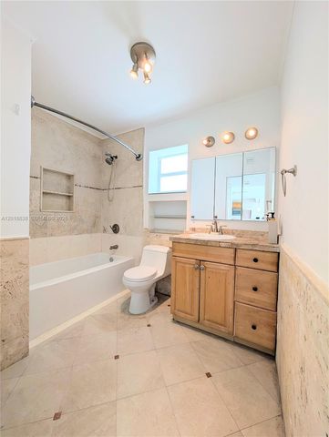 7133 Bay Dr PH-1, Miami Beach, FL 33141