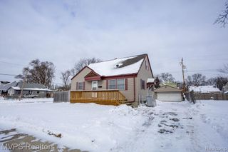 1107 E Muir Avenue, Hazel Park, MI 48030