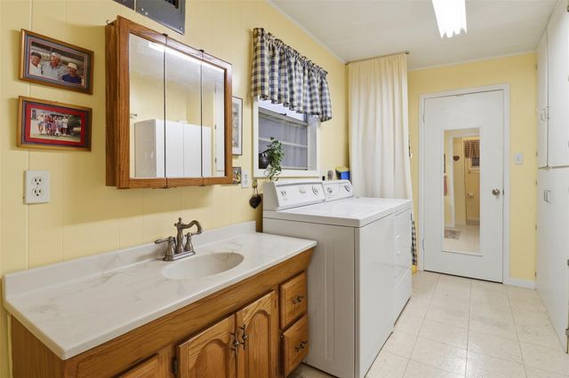 1412 Parkway ST, Tow, TX 78672