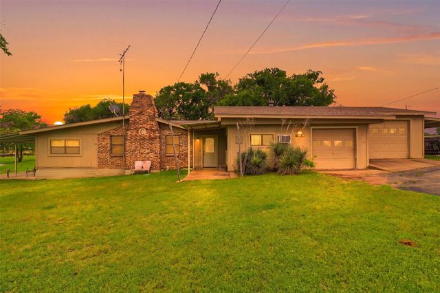 1412 Parkway ST, Tow, TX 78672