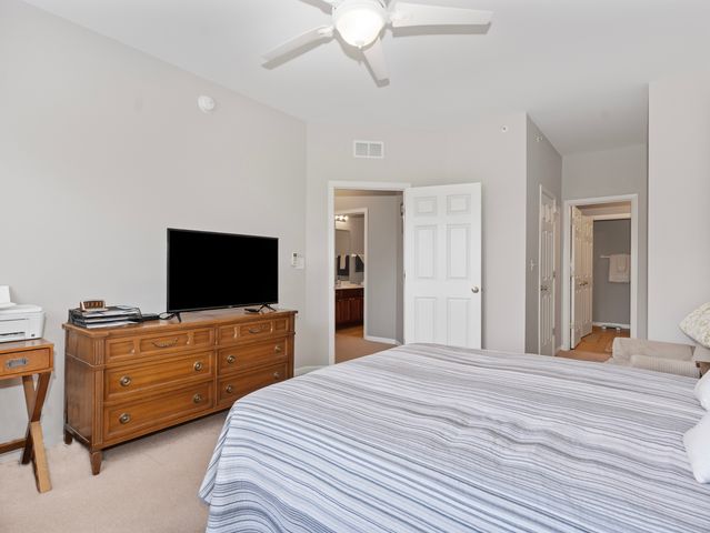 880 June Terrace 270, Lake Zurich, IL 60047