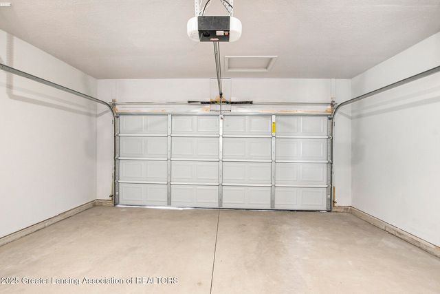 1080 Woodridge Drive, St. Johns, MI 48879