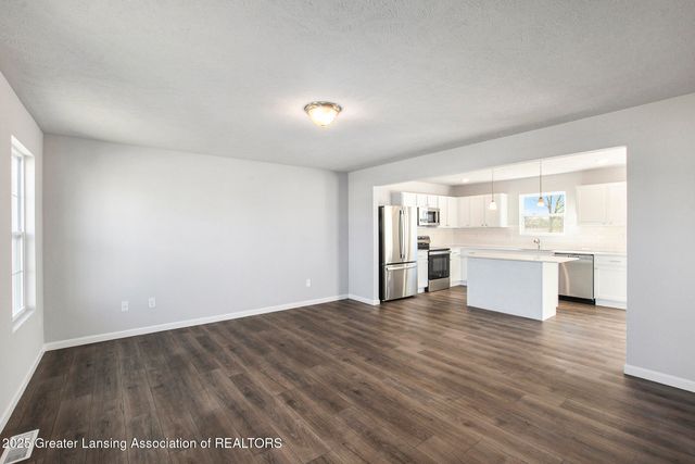 1080 Woodridge Drive, St. Johns, MI 48879