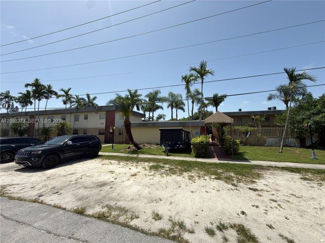 1370 NE 119th St 137021, Miami, FL 33161