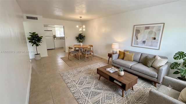 1370 NE 119th St 137021, Miami, FL 33161