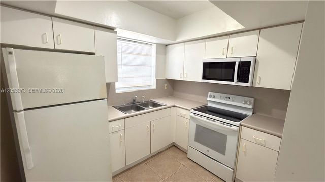 1370 NE 119th St 137021, Miami, FL 33161