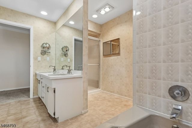 1 Fredon Dr, Livingston Twp., NJ 07039