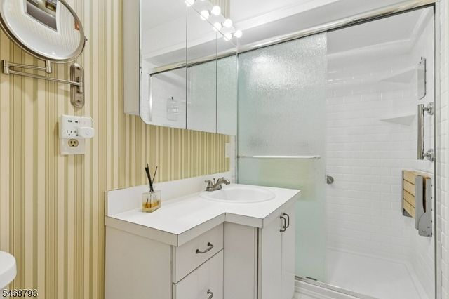 1 Fredon Dr, Livingston Twp., NJ 07039
