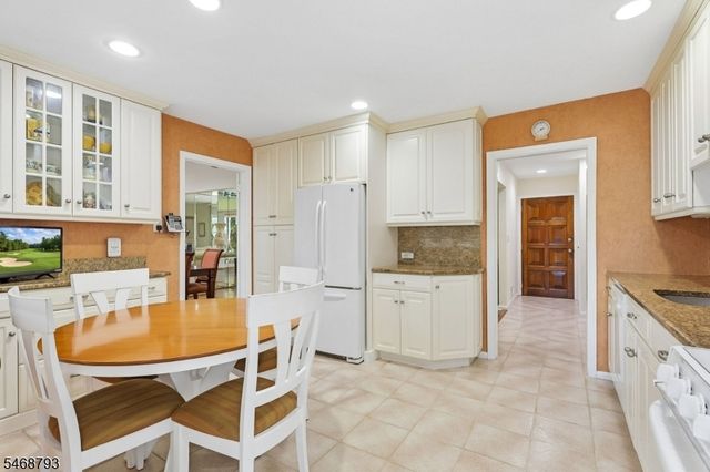 1 Fredon Dr, Livingston Twp., NJ 07039