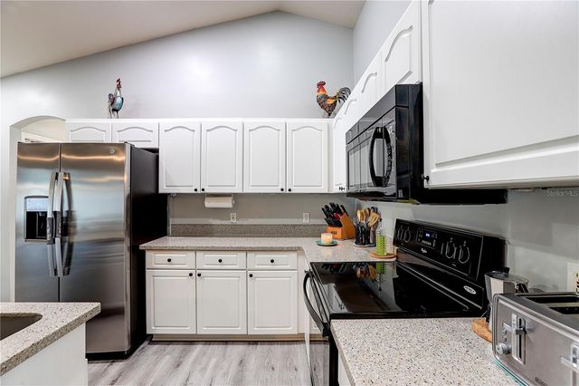 2242 TOWERING OAKS CIRCLE, Seffner, FL 33584