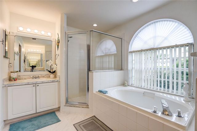 2242 TOWERING OAKS CIRCLE, Seffner, FL 33584
