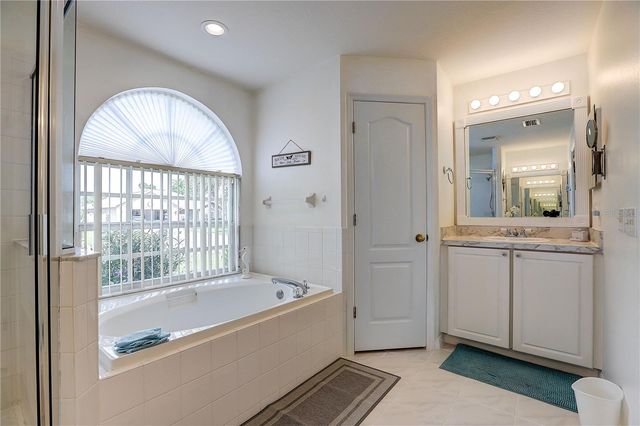 2242 TOWERING OAKS CIRCLE, Seffner, FL 33584