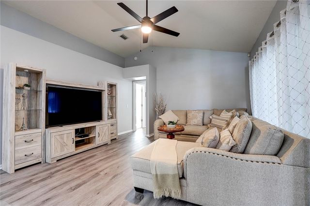 2242 TOWERING OAKS CIRCLE, Seffner, FL 33584