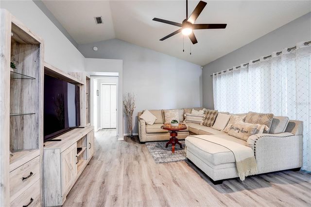 2242 TOWERING OAKS CIRCLE, Seffner, FL 33584