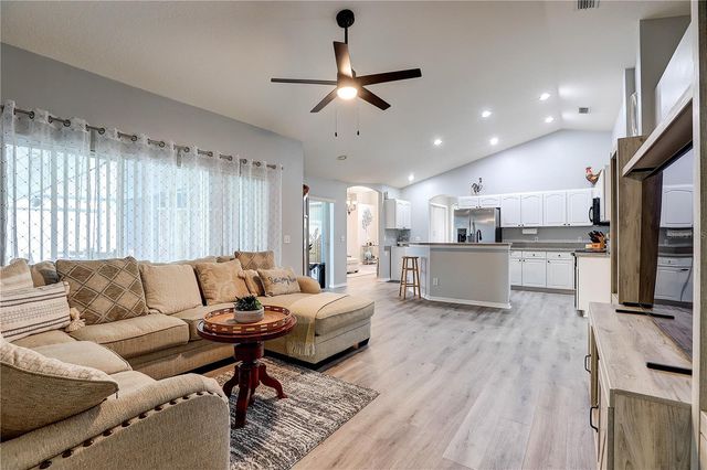 2242 TOWERING OAKS CIRCLE, Seffner, FL 33584