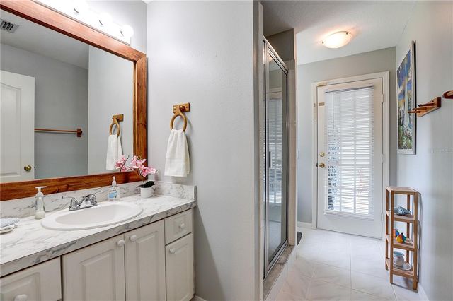 2242 TOWERING OAKS CIRCLE, Seffner, FL 33584