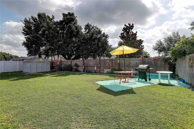 2242 TOWERING OAKS CIRCLE, Seffner, FL 33584