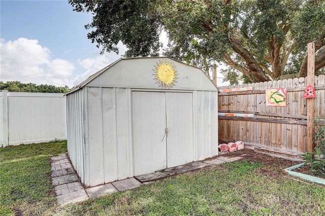 2242 TOWERING OAKS CIRCLE, Seffner, FL 33584