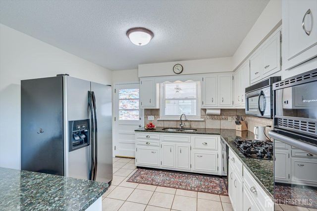 736 Harrell Avenue, Woodbridge Proper, NJ 07095