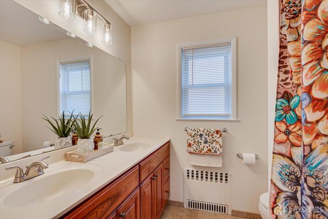 736 Harrell Avenue, Woodbridge Proper, NJ 07095