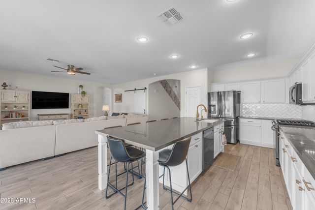 2522 E MINE CREEK Road, Phoenix, AZ 85024