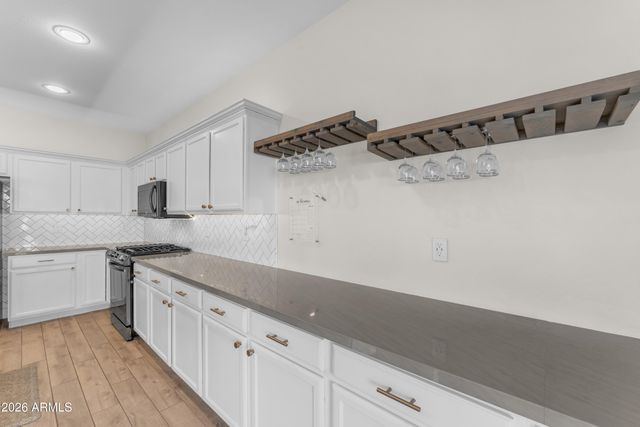 2522 E MINE CREEK Road, Phoenix, AZ 85024