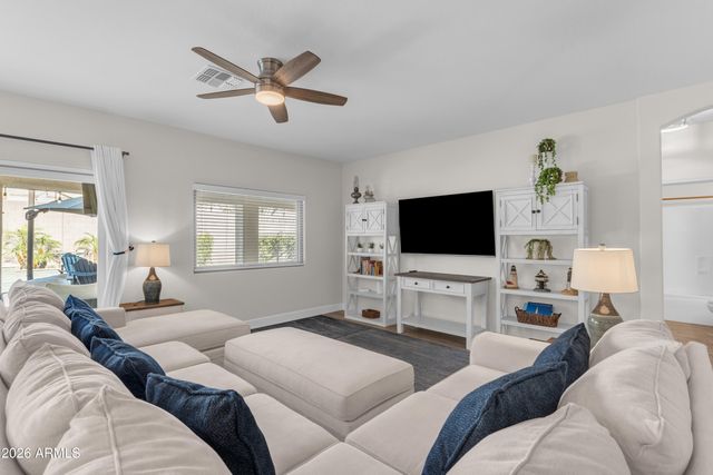 2522 E MINE CREEK Road, Phoenix, AZ 85024