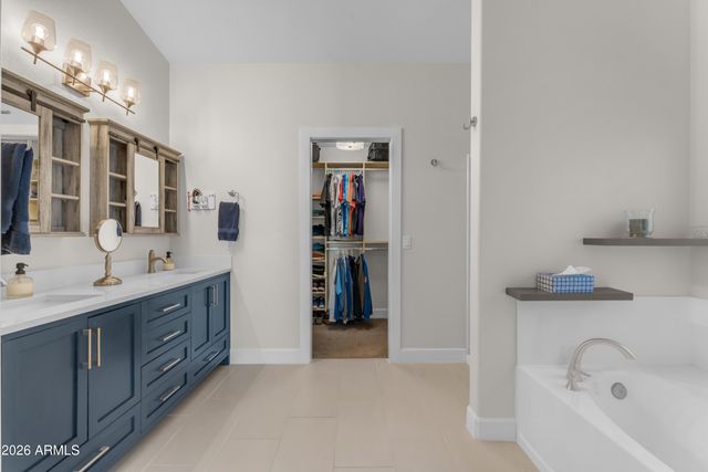 2522 E MINE CREEK Road, Phoenix, AZ 85024