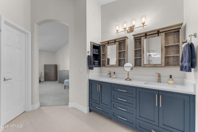 2522 E MINE CREEK Road, Phoenix, AZ 85024