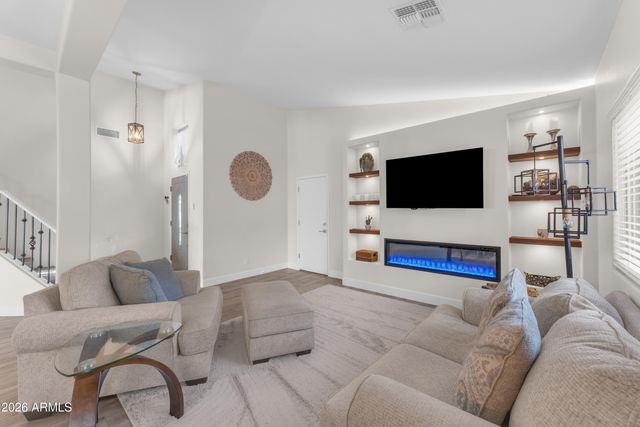 2522 E MINE CREEK Road, Phoenix, AZ 85024