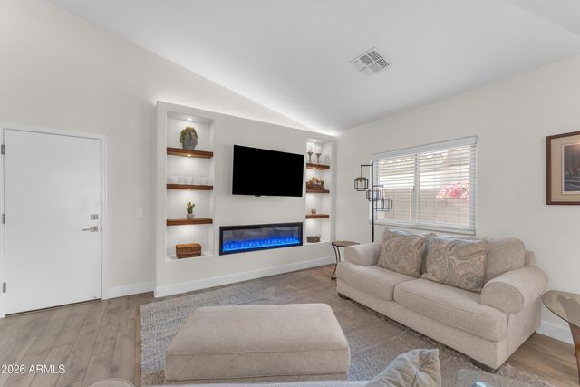 2522 E MINE CREEK Road, Phoenix, AZ 85024