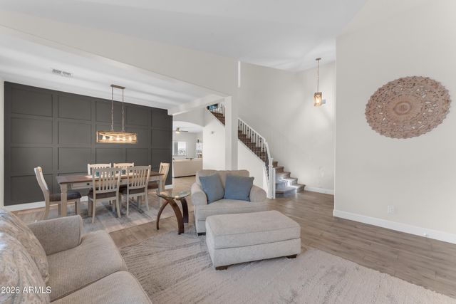 2522 E MINE CREEK Road, Phoenix, AZ 85024