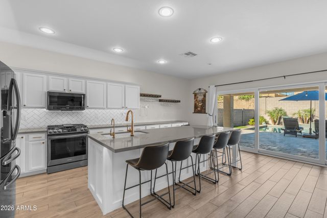 2522 E MINE CREEK Road, Phoenix, AZ 85024