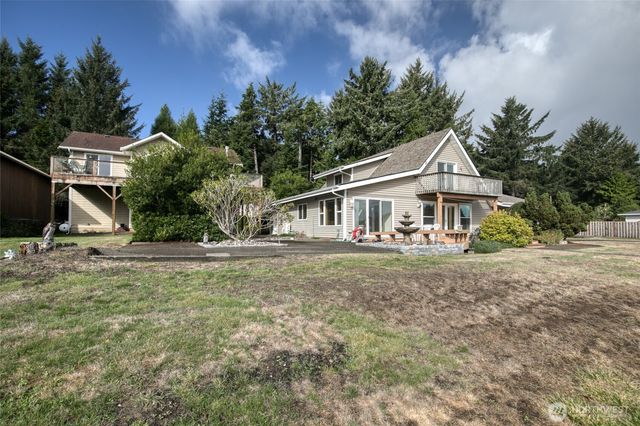 184 Bass Avenue NE, Ocean Shores, WA 98569