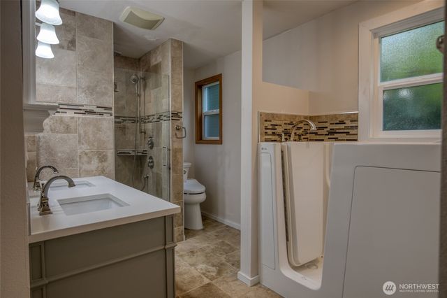 184 Bass Avenue NE, Ocean Shores, WA 98569