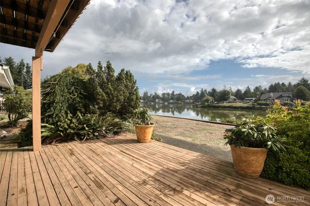 184 Bass Avenue NE, Ocean Shores, WA 98569