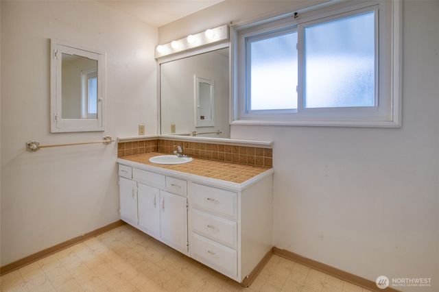 184 Bass Avenue NE, Ocean Shores, WA 98569